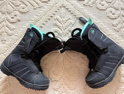 Pair of women's snowboard boots - size 37 - good condition