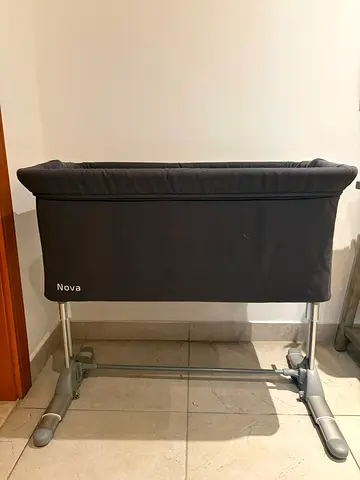 JIKEL nova bedside bassinet / co-sleeper in good condition