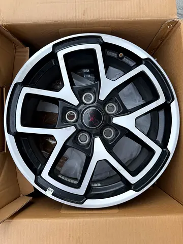 Wrangler rubicon 2025 stock wheels