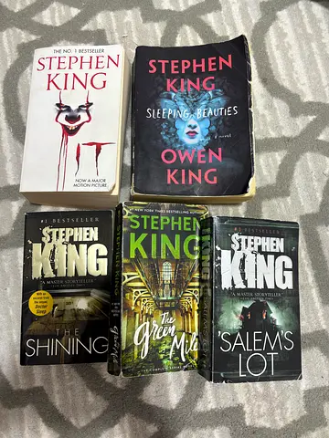 Stephen King paperback collection — 5 novels (The Shining, Salem's Lot, IT , The Green Mile, Others)