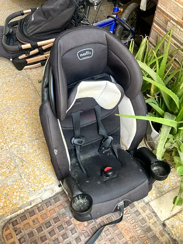 Evenflo Baby Car Seat with Cup Holders