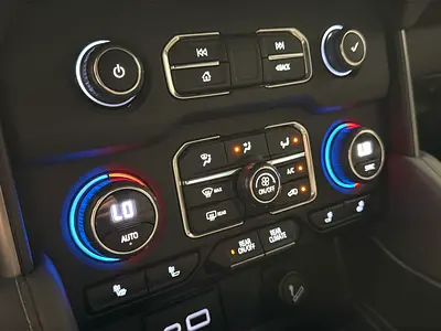 2023 Chevrolet SUBURBAN 照片 13
