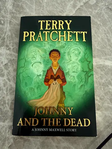 Johnny and the Dead by Terry Pratchett - Paperback