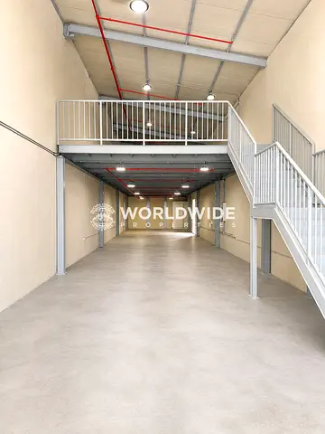 مستودع جديد كليًا للإيجار | 3600 قدم مربع + طابق نصفي | طاقة 25 كيلوواط | الطريق الرئيسي | المنطقة الصناعية الجديدة، عجمان