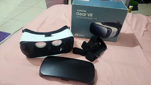 Samsung Gear VR Headset with Box