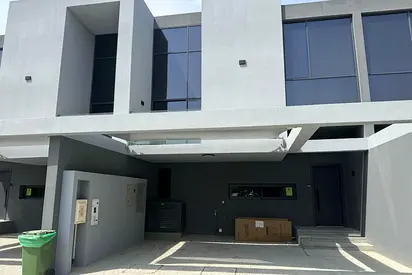 READY 3BR |FURNISHED KITCHEN |SINGLE ROW |DISTRESS