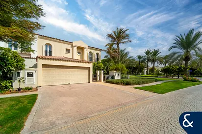 Corner Townhouse | Quiet Location | Exclusive