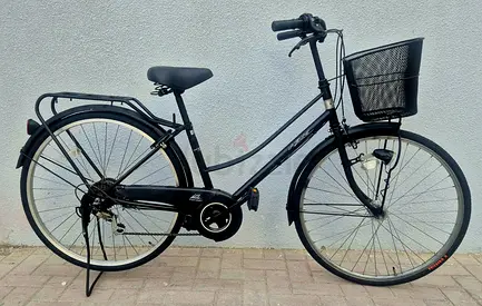 Classic Black High quality Cruiser Bike 6 speed Shimano Dynamo operated light New tyres