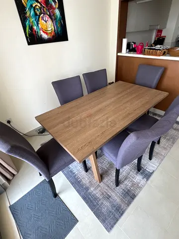 Wooden dining table with 6 upholstered chairs - Excelleny condition
