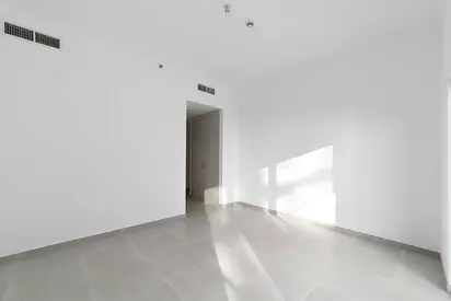 Elegant and spacious apartment with Parking & Facilities