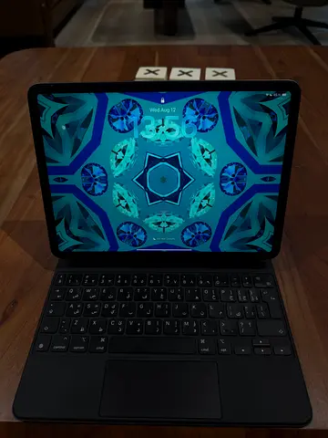 iPad Pro M1 11 inch 128 GB with Magic Keyboard