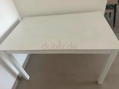 White modern wooden dining/desk table in good condition