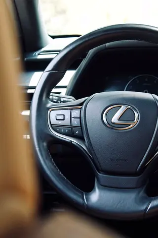 صورة 16 لـ 2023 Lexus UX-SERIES
