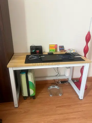 Minimalist wooden computer desk with white metal frame - good condition