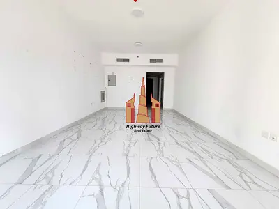 Luxury 2bhk apartment with balcony Near to sahara mall full family building