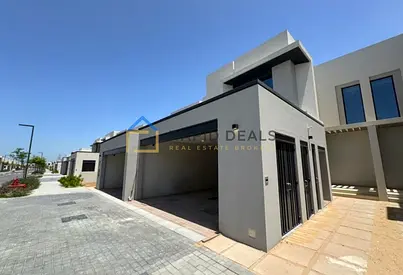 Vacant Unit | Near Amenities | 3BR+M Townhouse