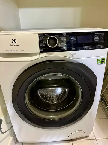 URGENT SELLING Electrolux Front Load Washer 10KG - original price 2900 AED