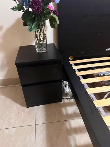 IKEA MALM Bed & 1 Side Table - 180x200