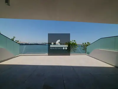 Spectacular Sea Views & Generous Balcony