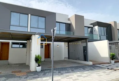 Vastu Unit - Single Row Townhouse Close to Park
