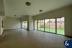 Beautiful | 4 bed+ Maids| avail mid of Sept