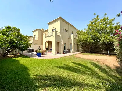 HUGE CORNER PLOT 2E | LAKE BACKING | UPGRADED