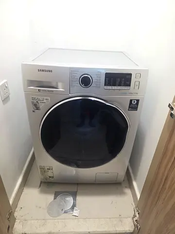 Samsung 7 kg washing and 5 kg dryer 2ni 1 like new condition perfect working