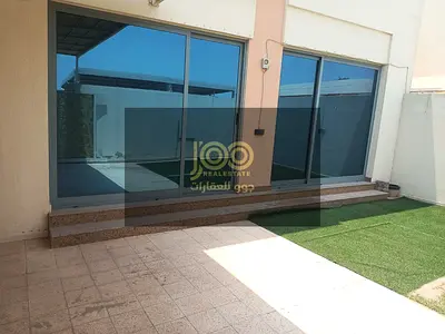 فرصة مميزة للعائلات الباحثة عن فيلا واسعة ومريحة في منطقة سكنية هادئة ومناسبة للعائلة