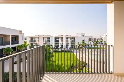 Single Row | 4 Cheques | Private Location