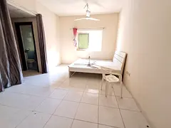 Luxury Big size saprt kitchen studio near to Bus station available