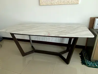 Beautiful dining table. 800