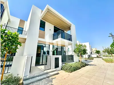SINGLE ROW CORNER UNIT | VERY CLOSE TO POOL