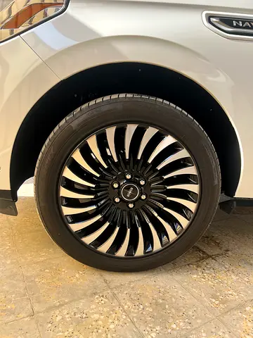 صورة 12 لـ 2021 Lincoln NAVIGATOR
