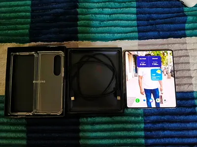 Samsung Galaxy Z fold 4 5G dual sim Beige for selling