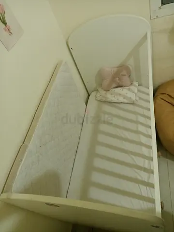 White wooden baby crib / cot in good used condition