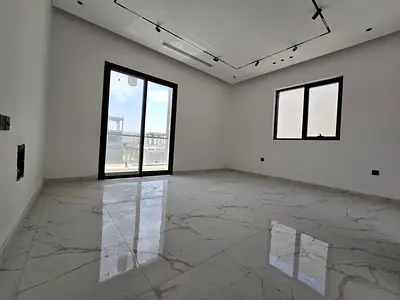 First occupancy - Central air conditioning - Built-in wardrobes - Private pool - High-quality finishing - Fully equipped kitchen
