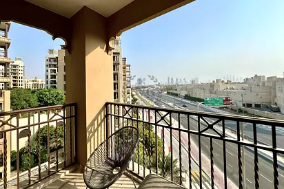 Open Kitchen l Unfurnished l Mid Floor | Vacant