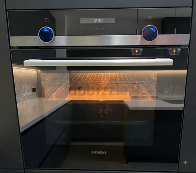 Siemens 60×60cm Built-In Electric Oven – New Model | Like-New | Perfect Working Condition