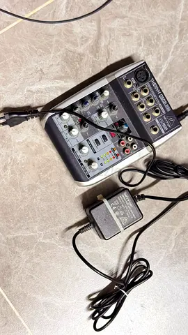 Behringer XENYX Q502USB Premium 5-Input 2-Bus Mixer