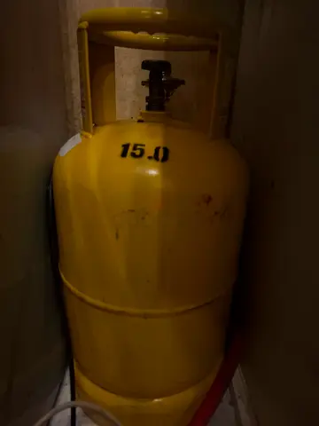 15 kg Yellow LPG Gas Cylinder - gas full
