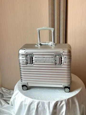 Rimowa pilot case in silver