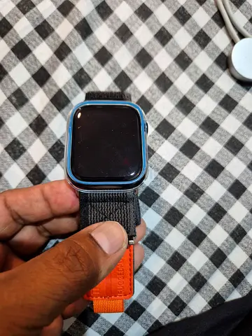 Used Apple Watch-style Smartwatch with Nylon Strap - very good  Condition