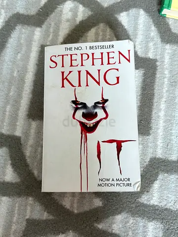 IT by Stephen King (Paperback)