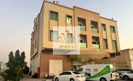 "بناية استثمارية للبيع في الجرف عجمان أرضي وطابق تجاري سكني 4 محلات و14 شقة دخل سنوي 510,000 درهم مع مصعد ونظام حماية متكامل"