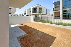 SINGLE ROW | SPACIOUS | CLOSE TO AMENITIES