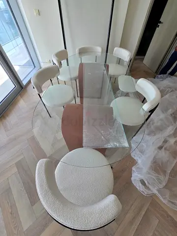 Excellent condition top glass dining table with six chairs like a new