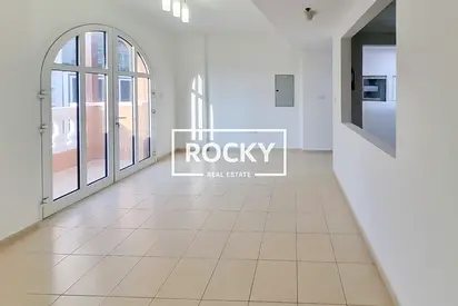 Spacious | Semi Close Kitchen | Investor Deal