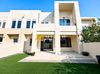 SPACIOUS TOWNHOUSE-SINGLE ROW WITH GARDEN