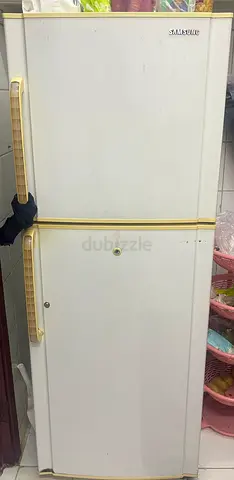 Samsung Top-Freezer Refrigerator - White, 2-Door . Excellent condition