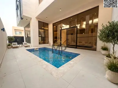 فيلا فاخرة للبيع بتصميم راقٍ، شاملة الكهرباء والمياه والتكييف والمسبح، **بدون رسوم خدمة**، مع **تملك حر لجميع الجنسيات*